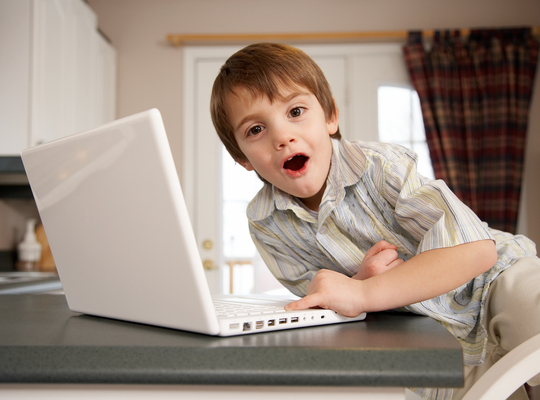 38 laptops voor kinderen in kwetsbare gezinnen
